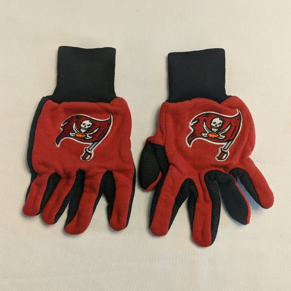 Buccaneers football gloves